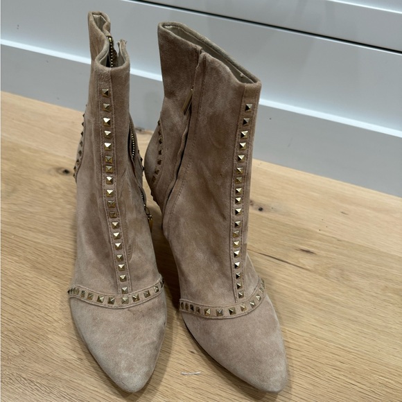 Zara booties with gold stud embellishments - Picture 4 of 8